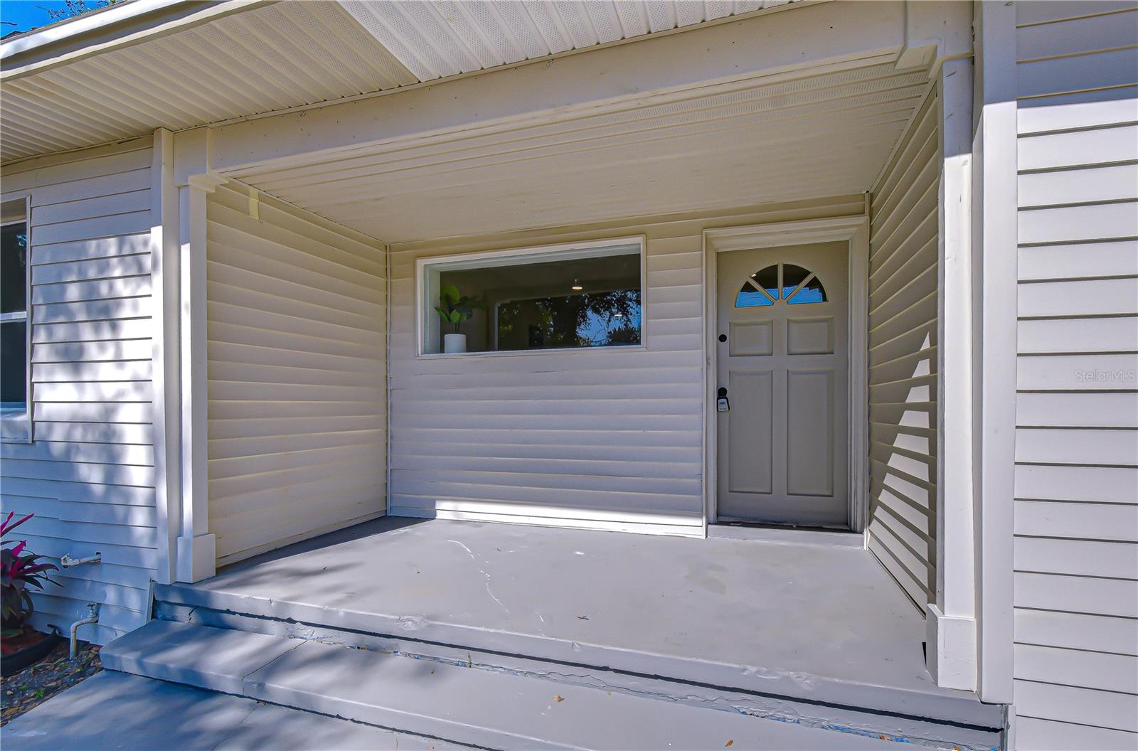 Image 2 of 22 For 1621 25th Avenue S