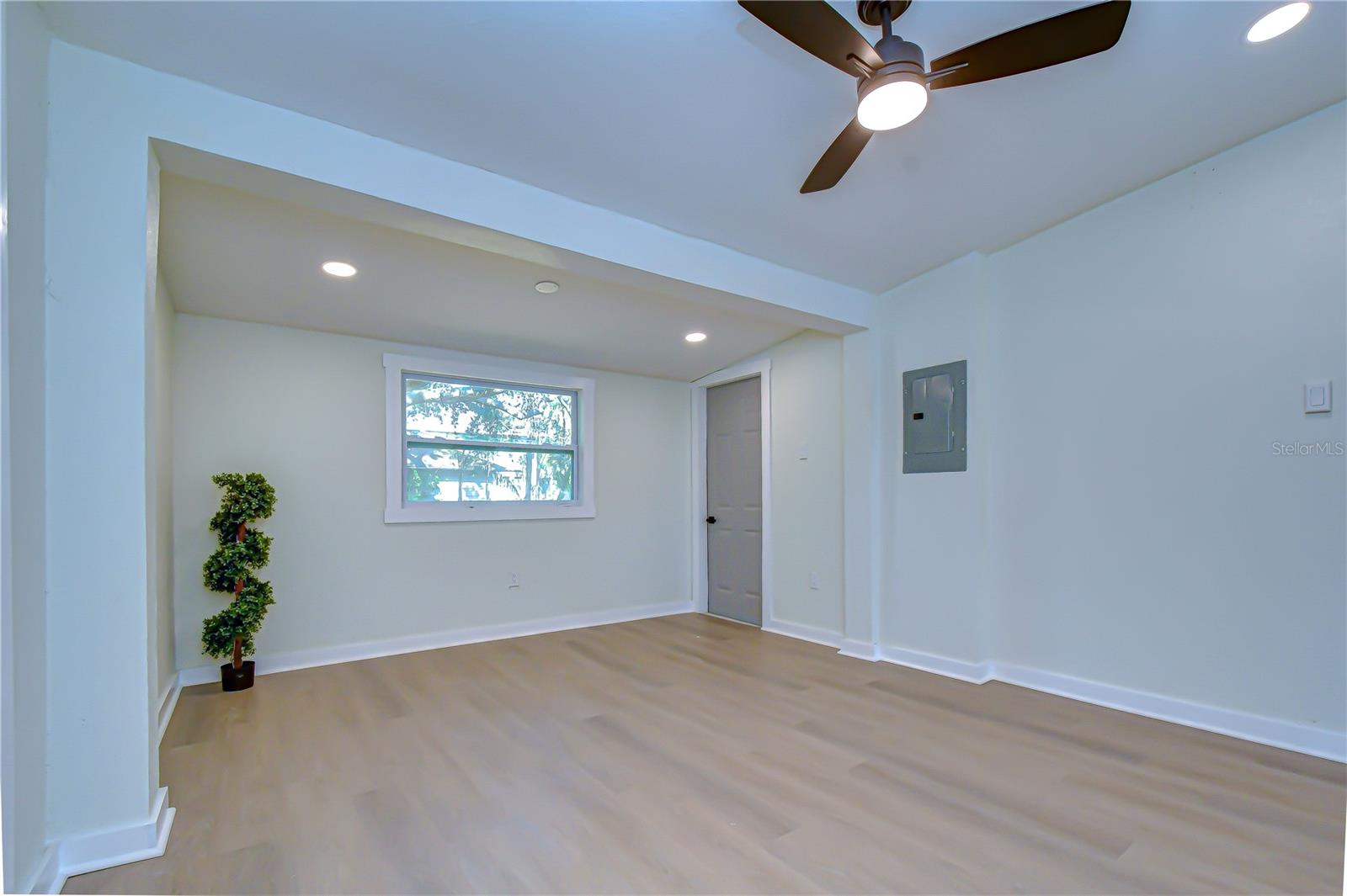 Image 21 of 22 For 1621 25th Avenue S