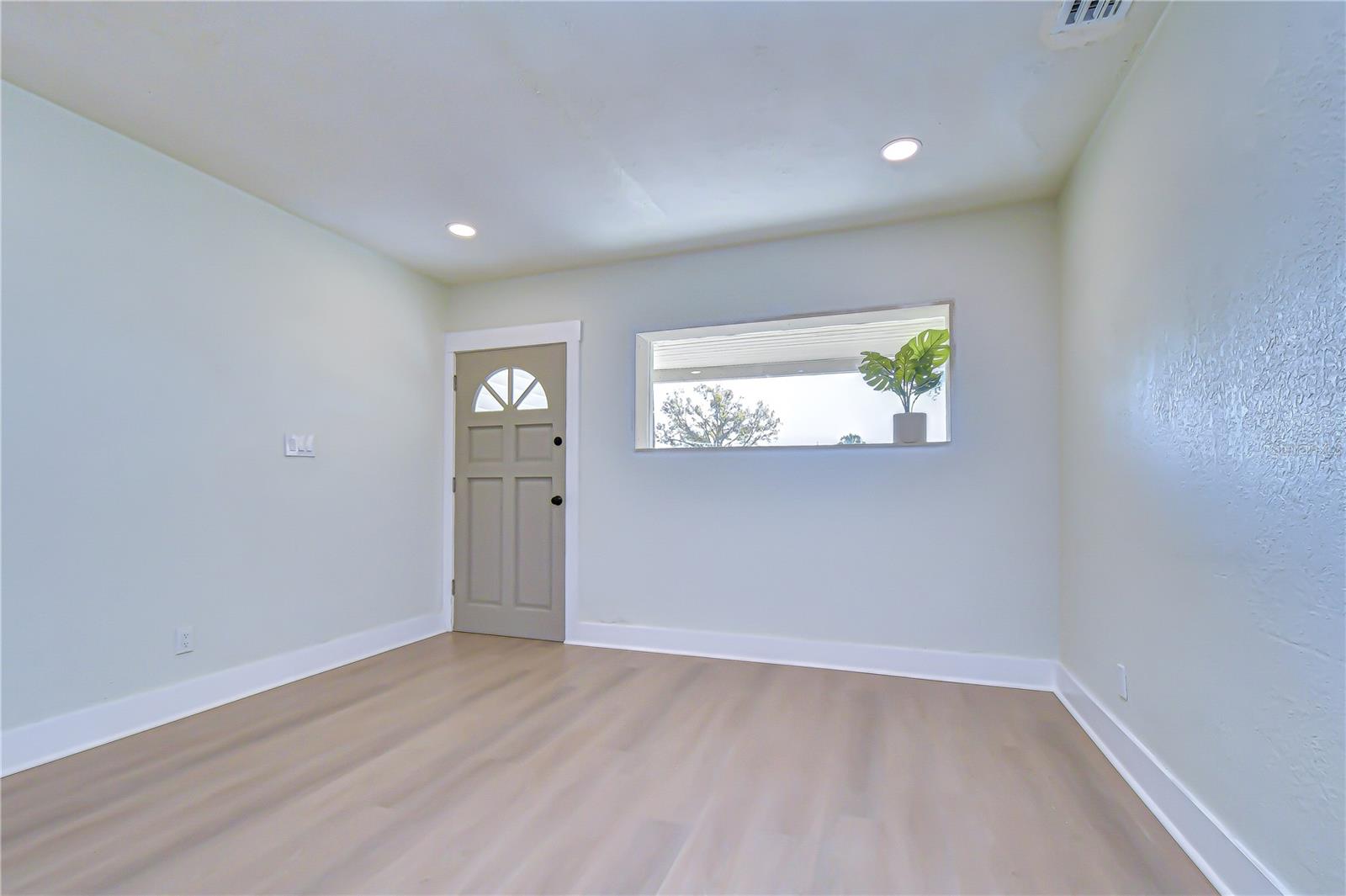 Image 4 of 22 For 1621 25th Avenue S