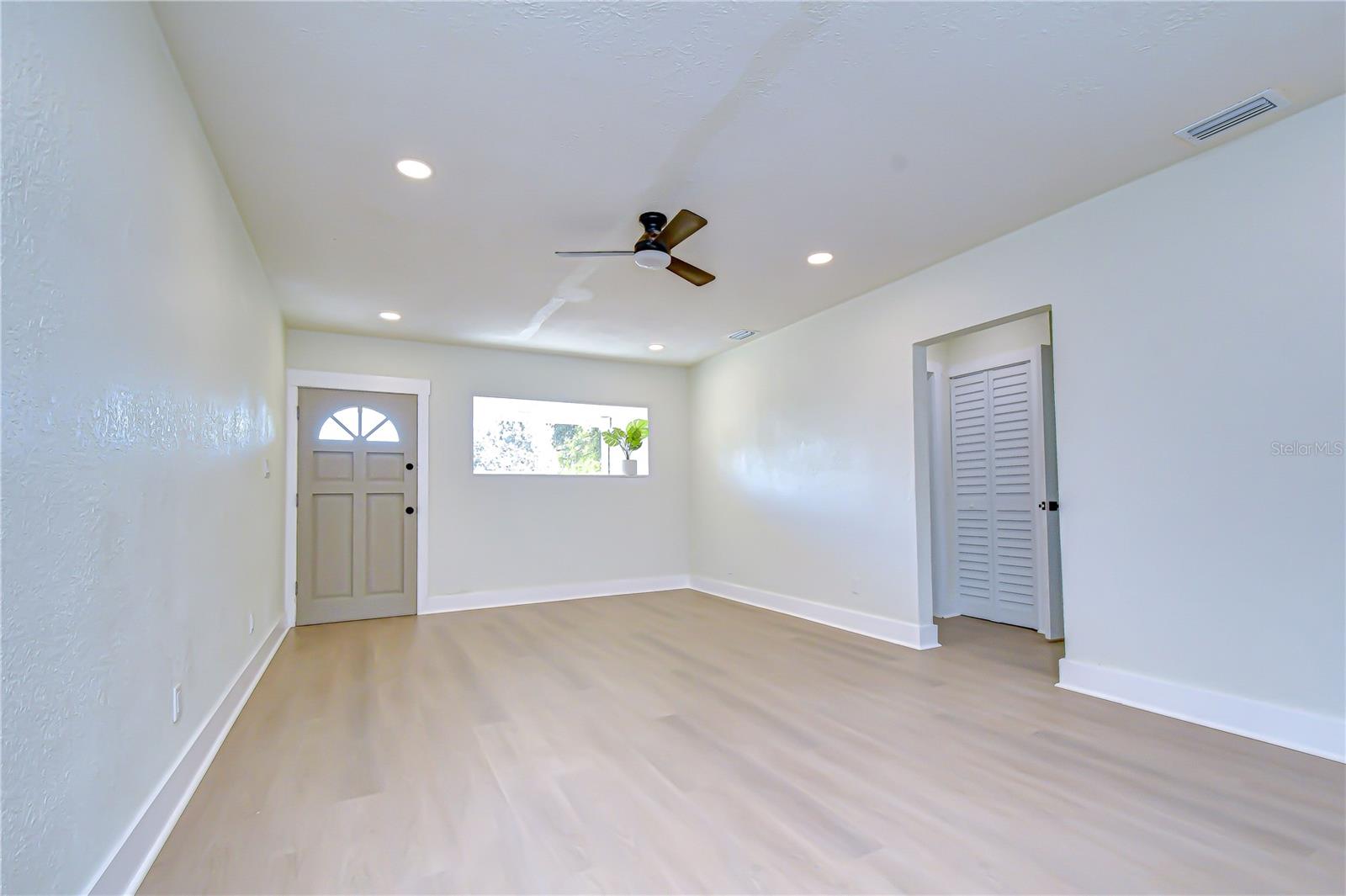 Image 5 of 22 For 1621 25th Avenue S