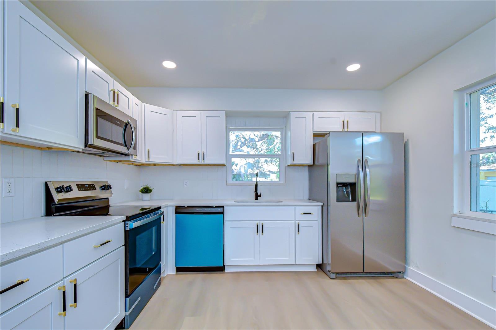 Image 7 of 22 For 1621 25th Avenue S