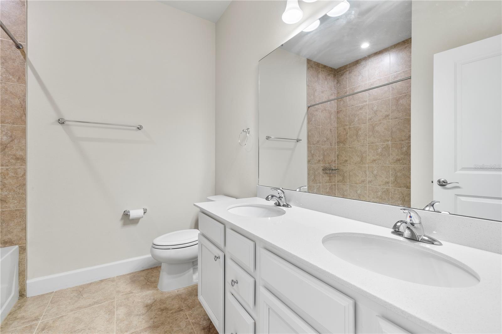 Listing photo id 10 for 7915 Greenway Avenue