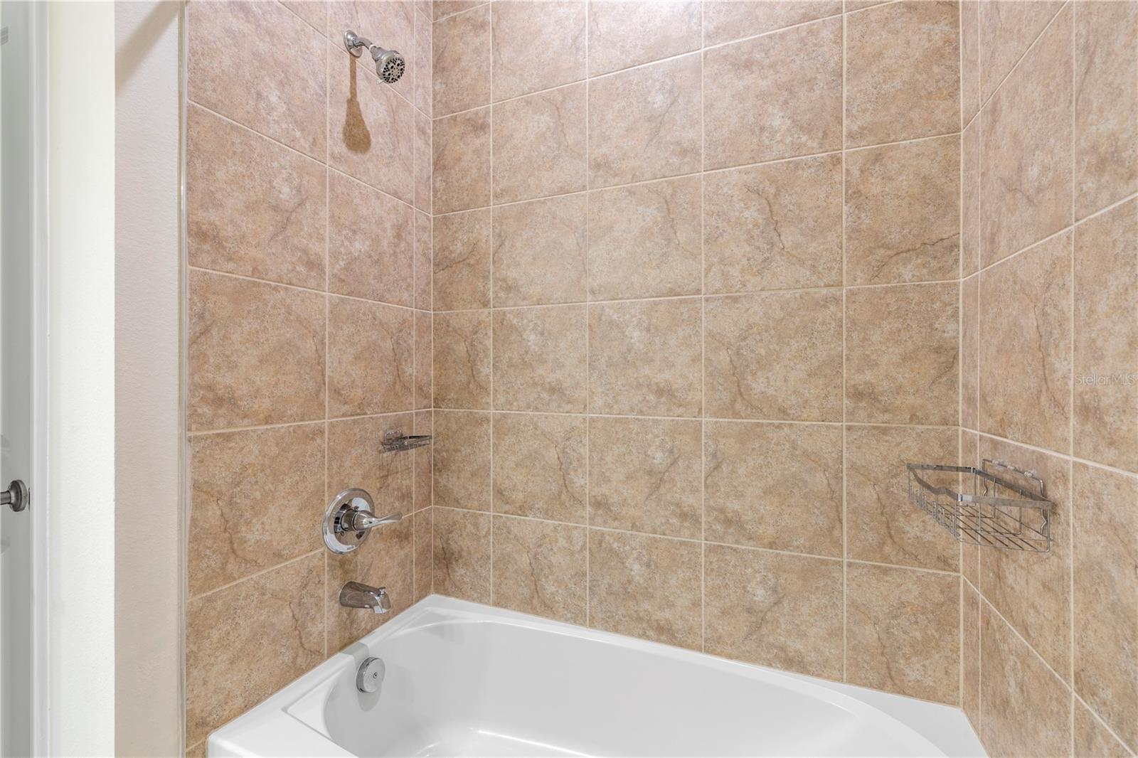 Listing photo id 11 for 7915 Greenway Avenue