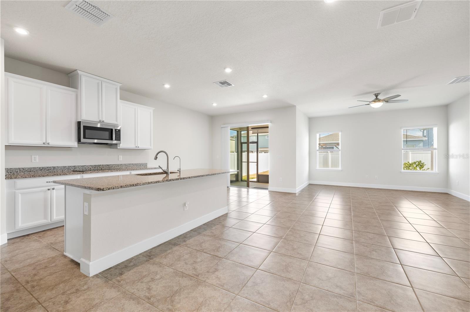 Listing photo id 15 for 7915 Greenway Avenue