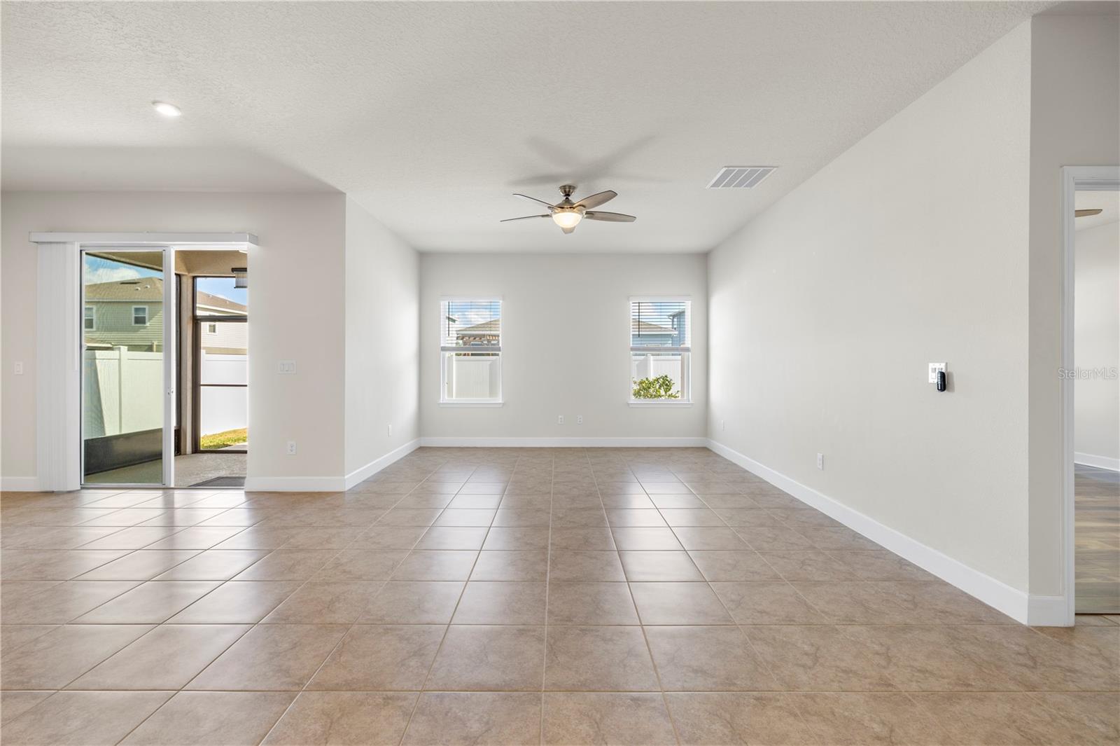 Listing photo id 16 for 7915 Greenway Avenue