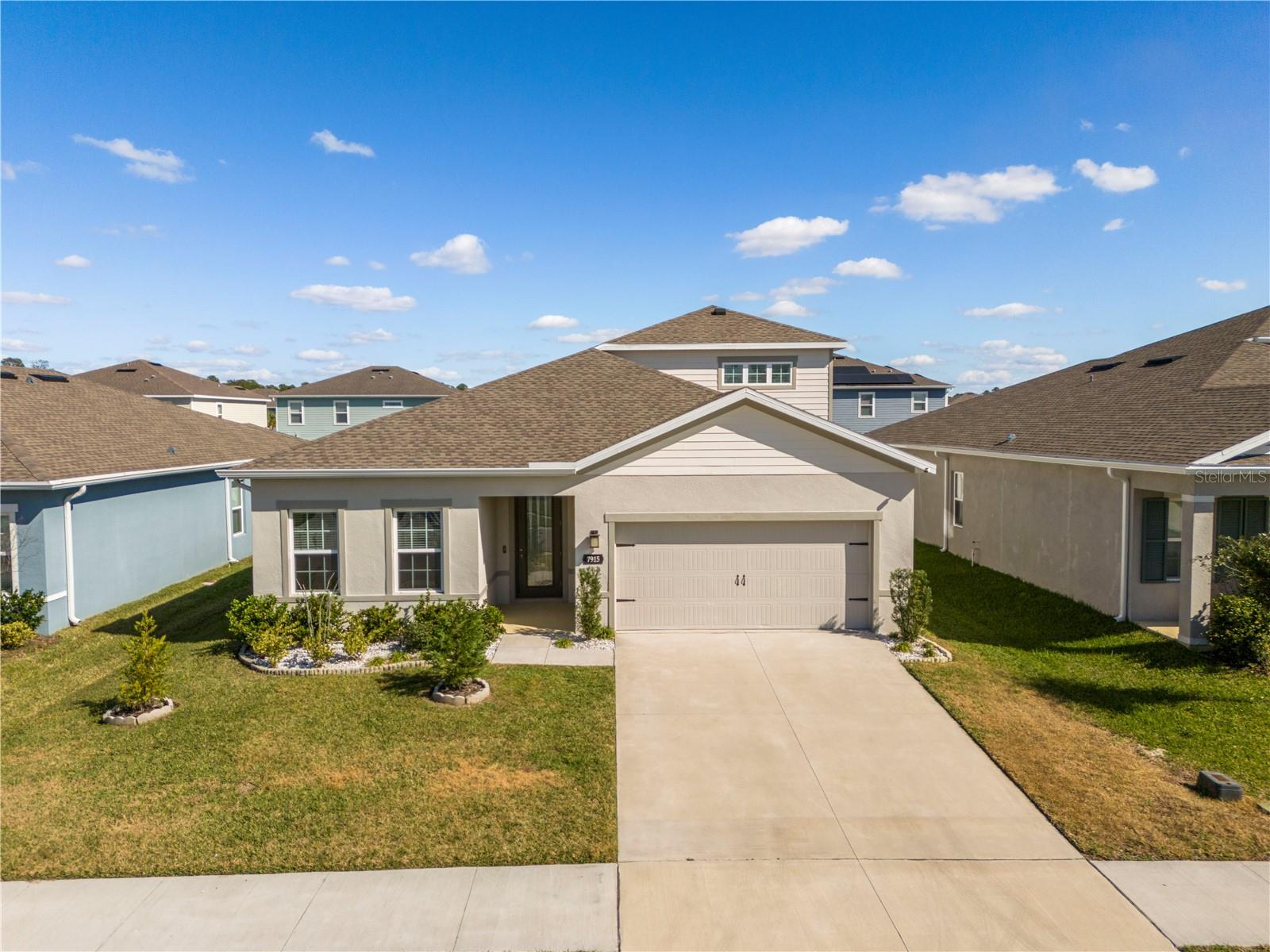 Listing photo id 0 for 7915 Greenway Avenue