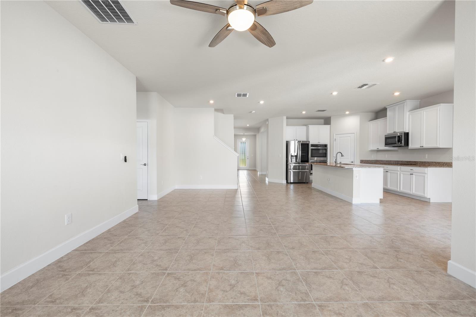 Listing photo id 18 for 7915 Greenway Avenue