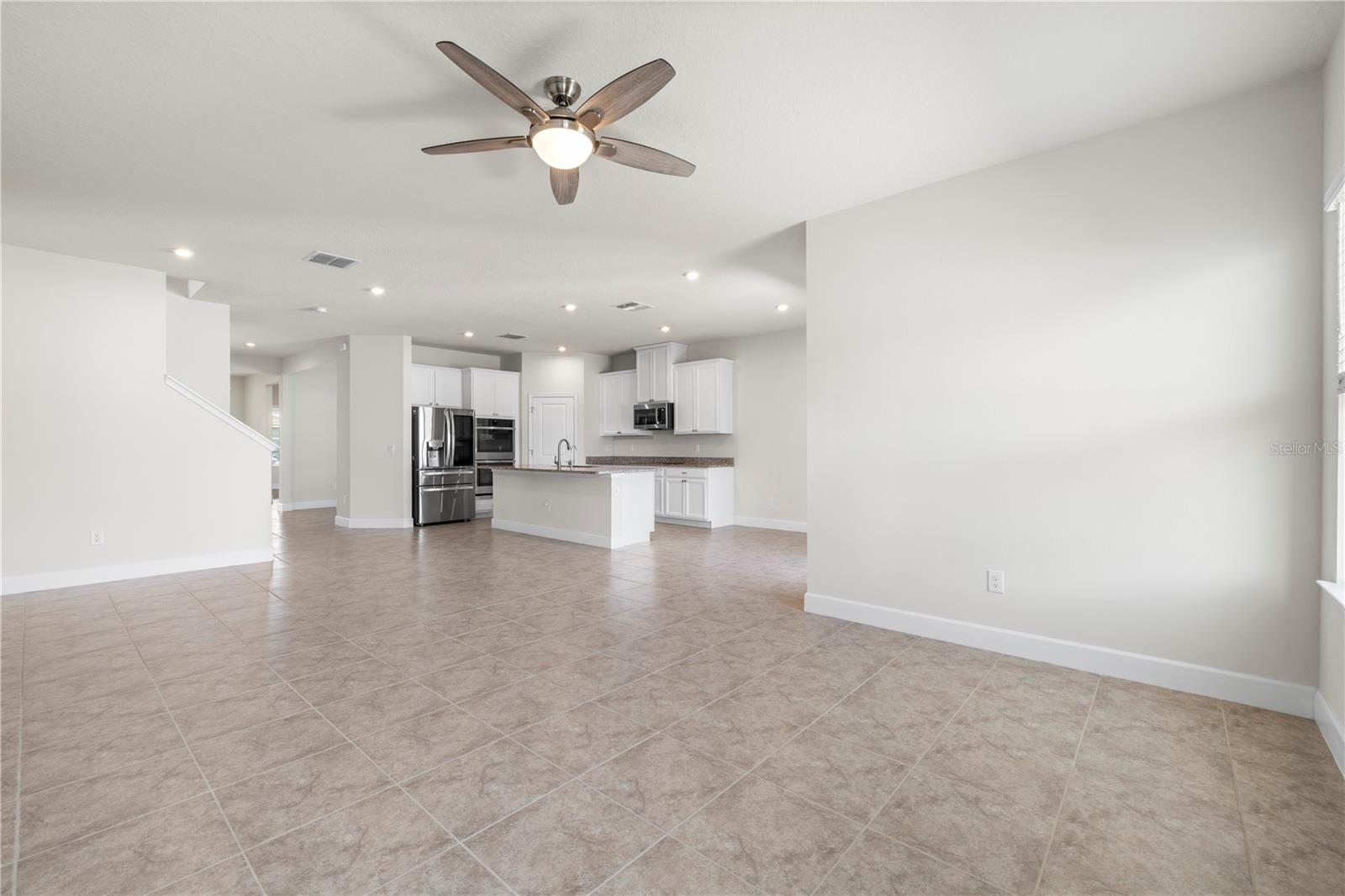 Listing photo id 19 for 7915 Greenway Avenue