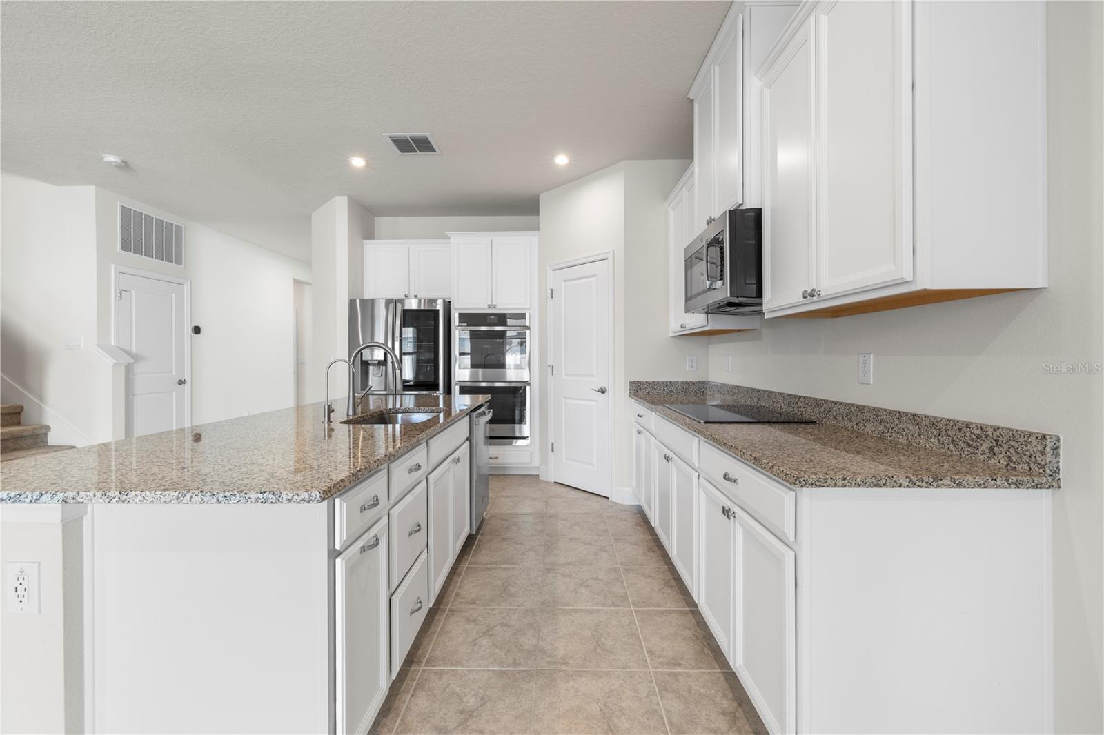 Listing photo id 21 for 7915 Greenway Avenue