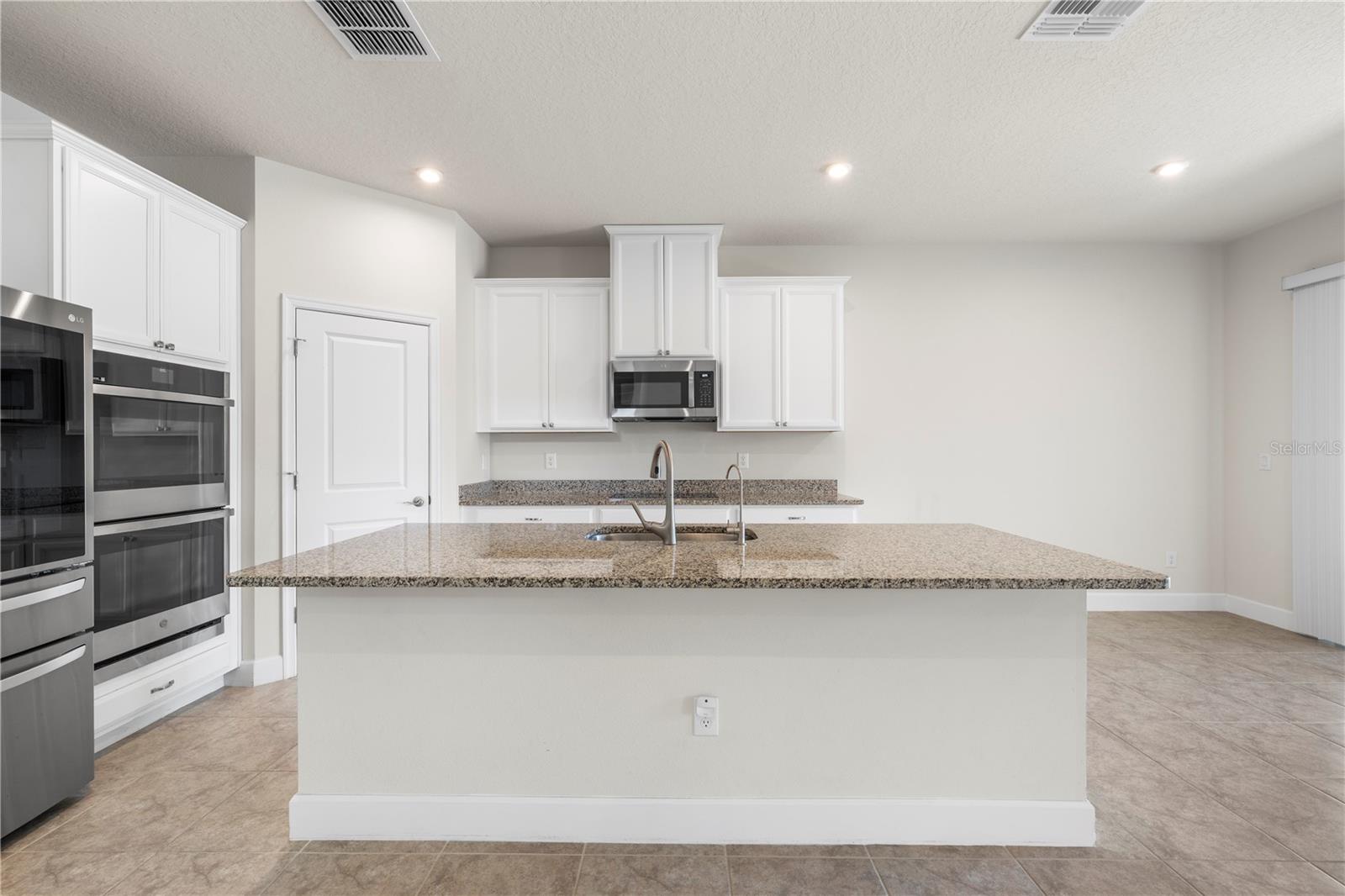 Listing photo id 22 for 7915 Greenway Avenue