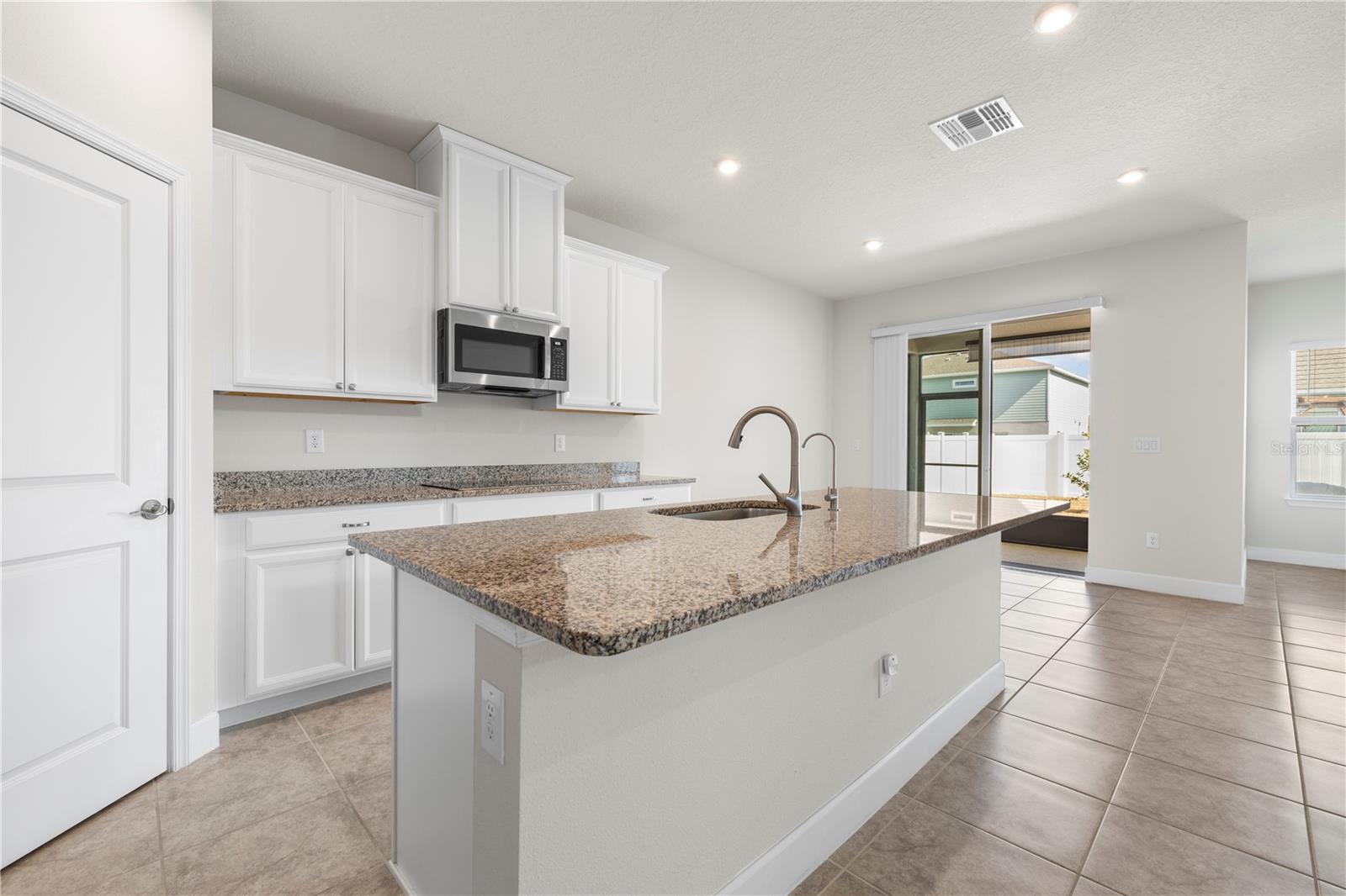 Listing photo id 23 for 7915 Greenway Avenue