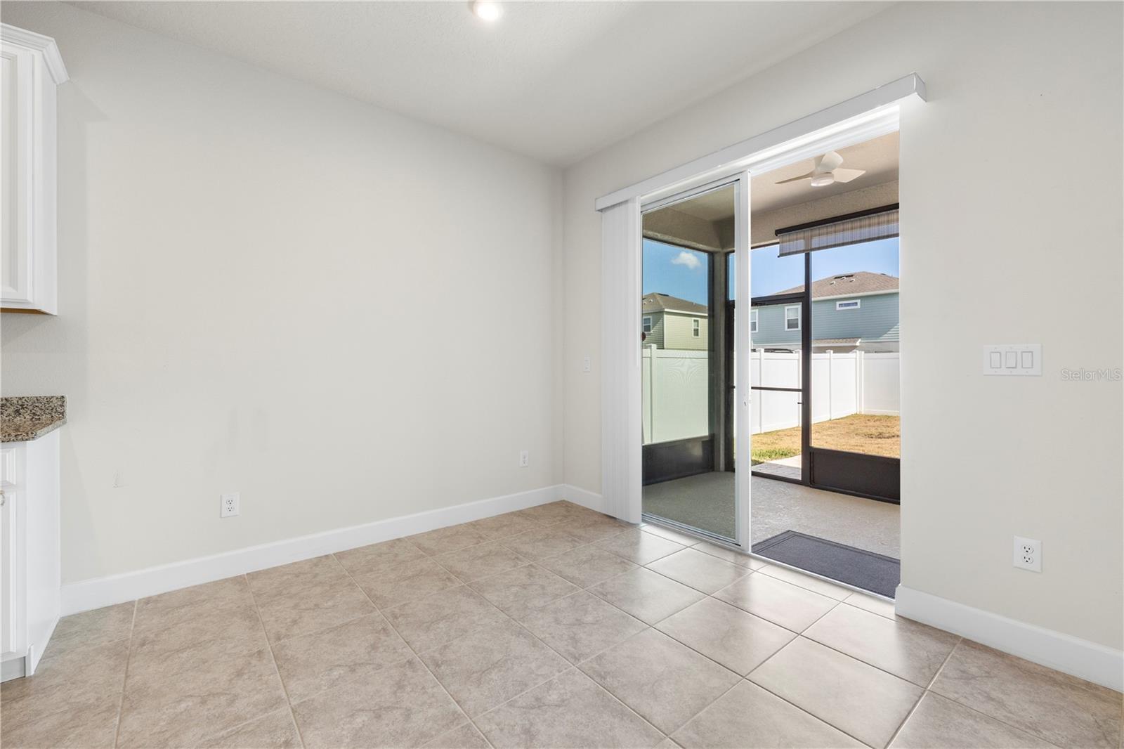 Listing photo id 24 for 7915 Greenway Avenue