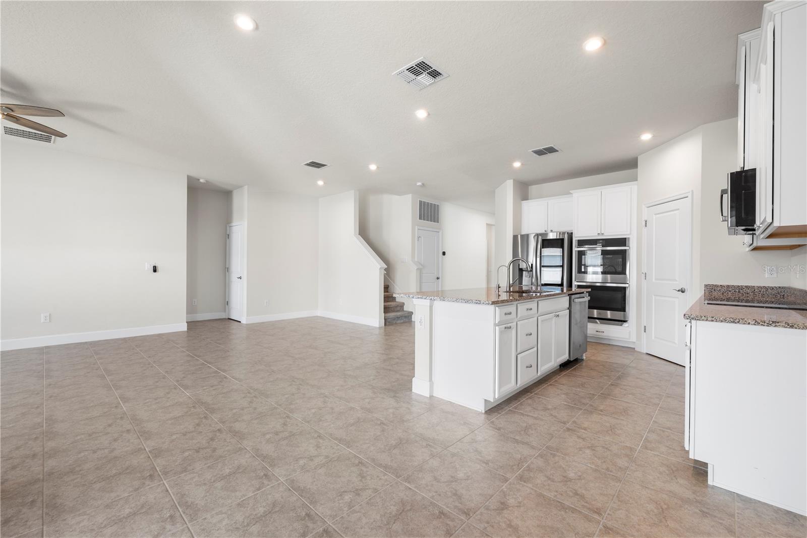 Listing photo id 25 for 7915 Greenway Avenue