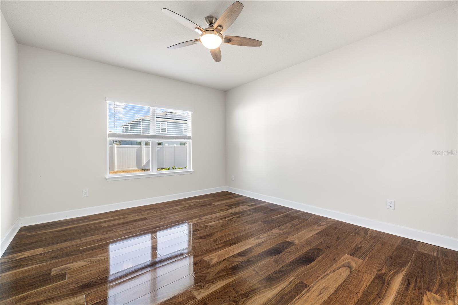 Listing photo id 26 for 7915 Greenway Avenue