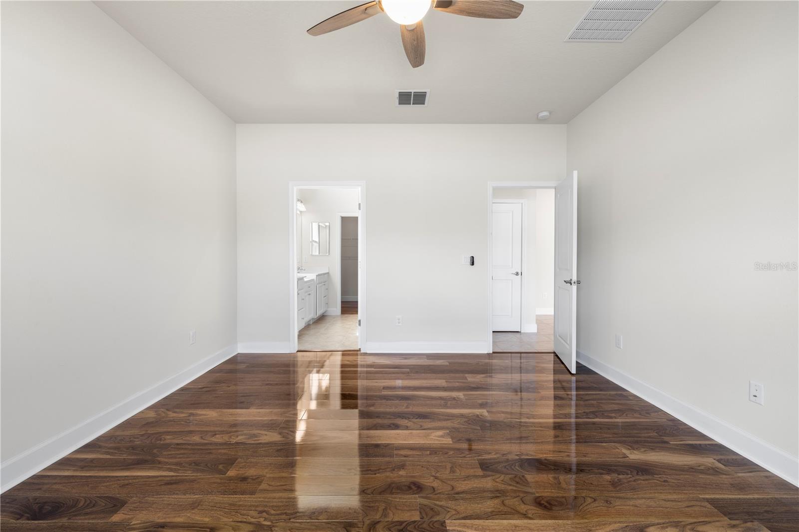 Listing photo id 27 for 7915 Greenway Avenue