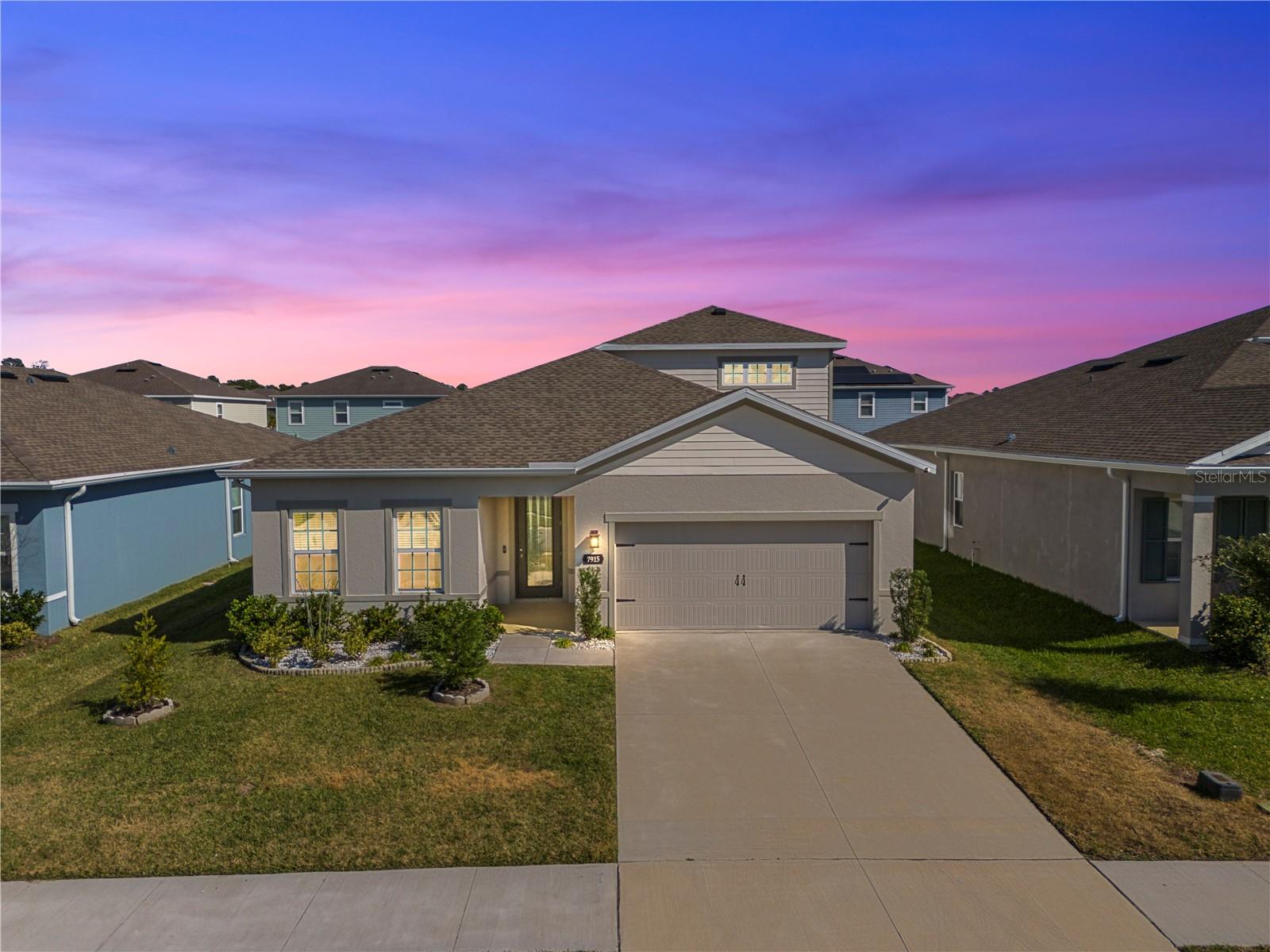 Listing photo id 1 for 7915 Greenway Avenue