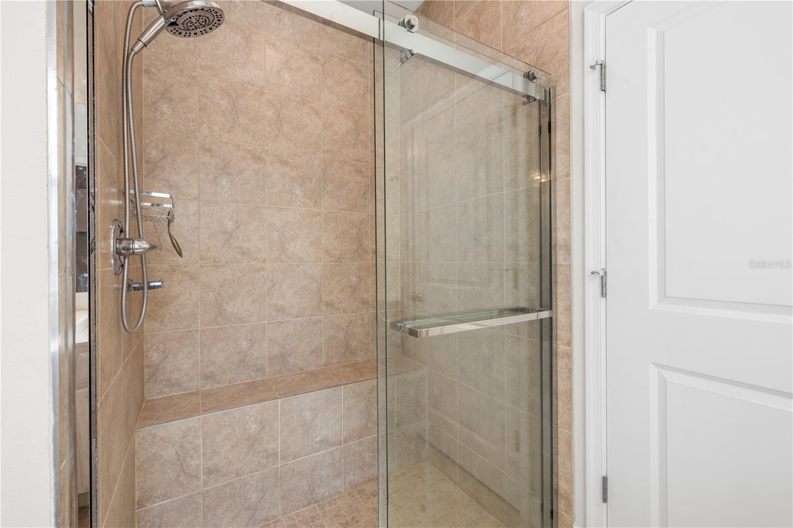 Listing photo id 29 for 7915 Greenway Avenue