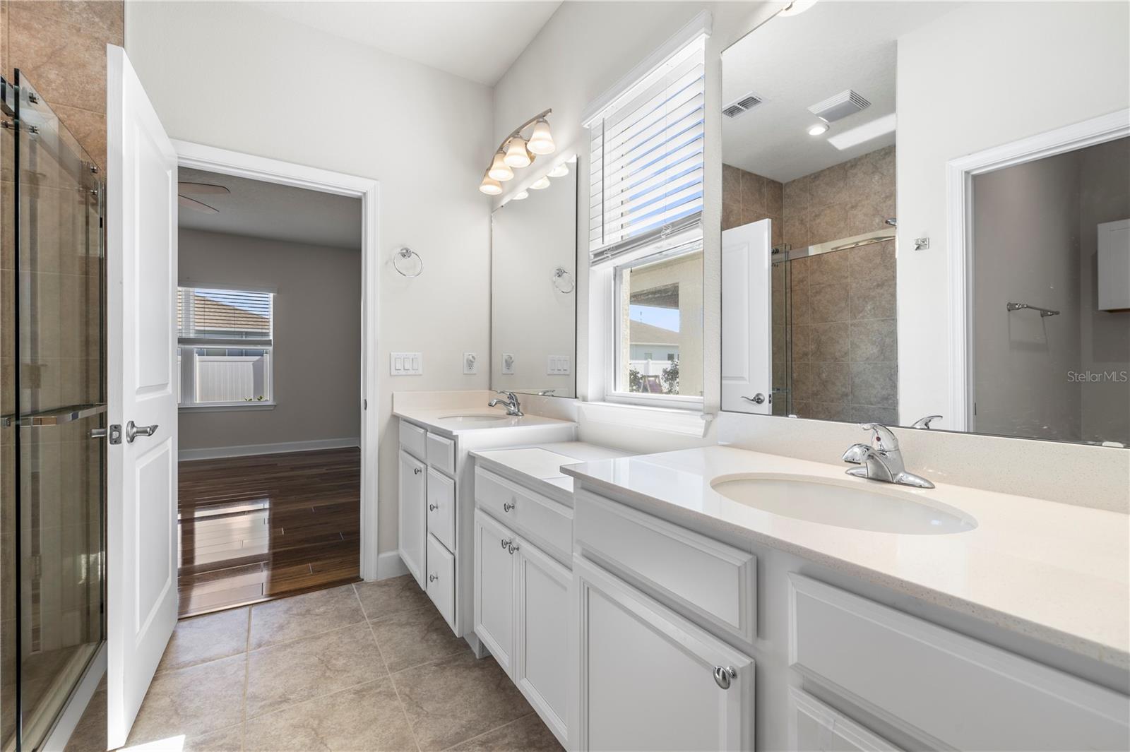 Listing photo id 30 for 7915 Greenway Avenue