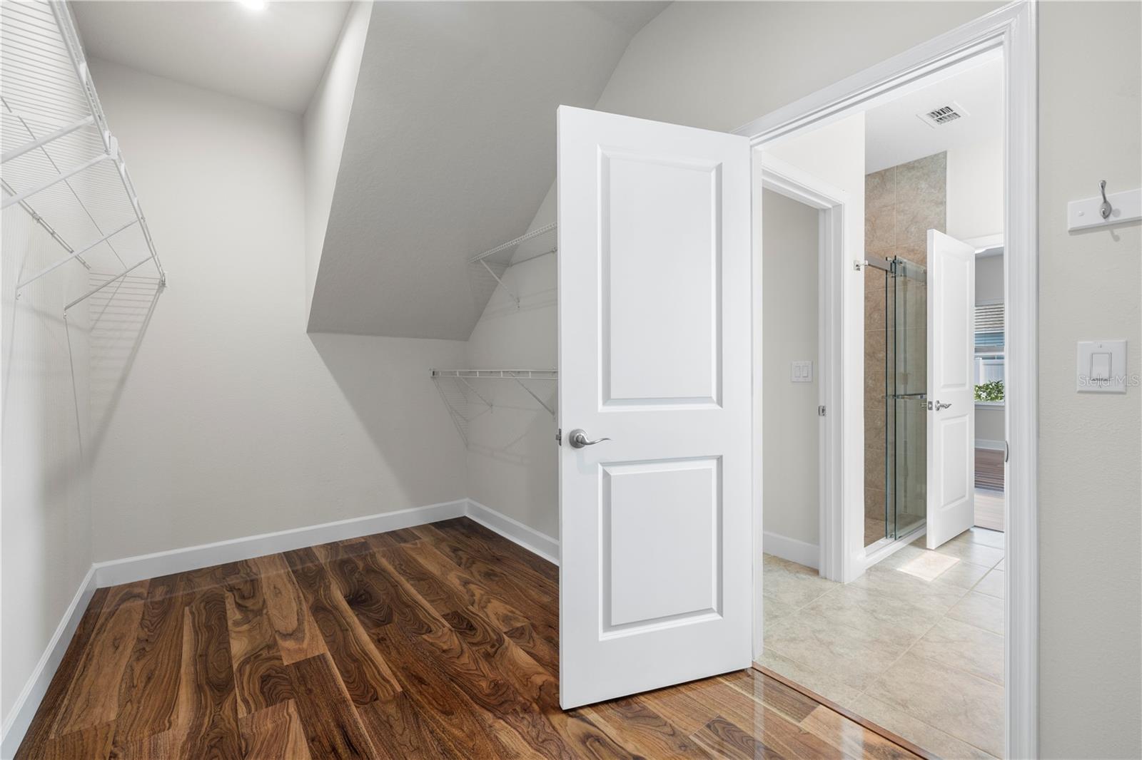 Listing photo id 31 for 7915 Greenway Avenue