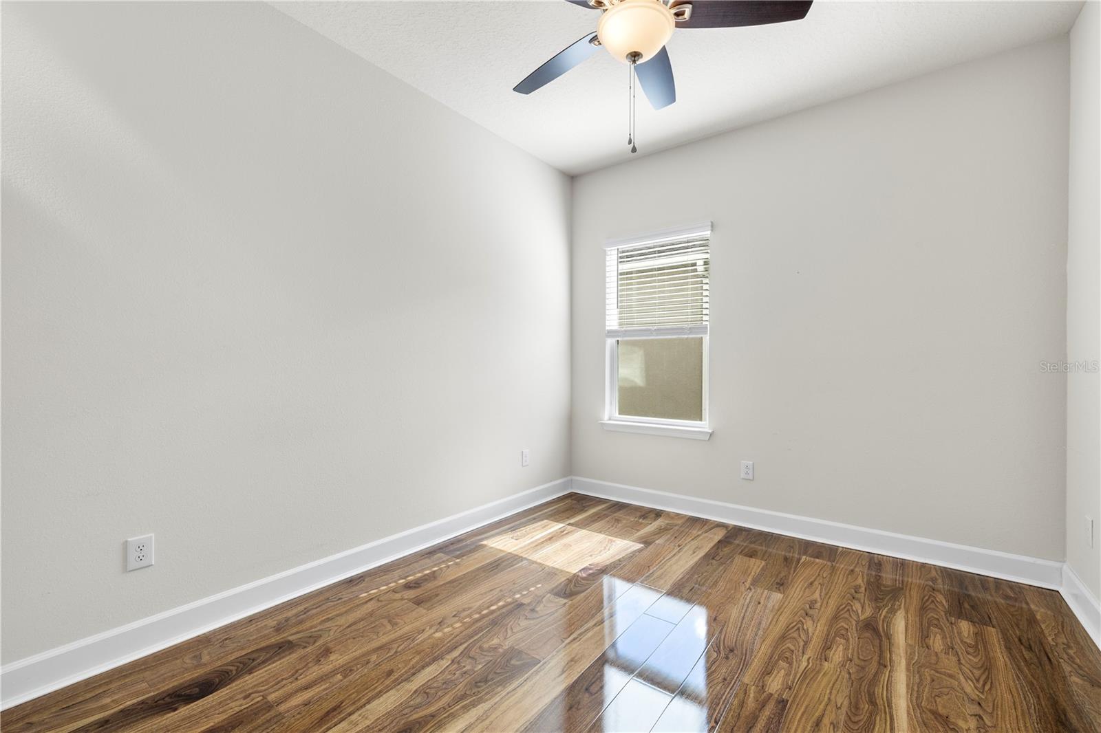 Listing photo id 34 for 7915 Greenway Avenue