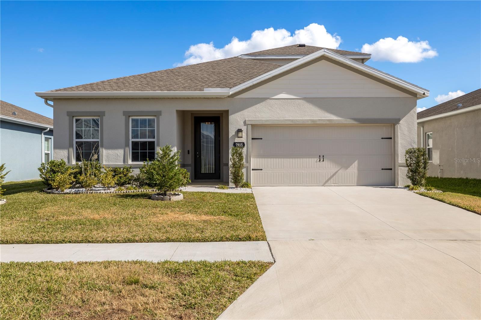 Listing photo id 2 for 7915 Greenway Avenue