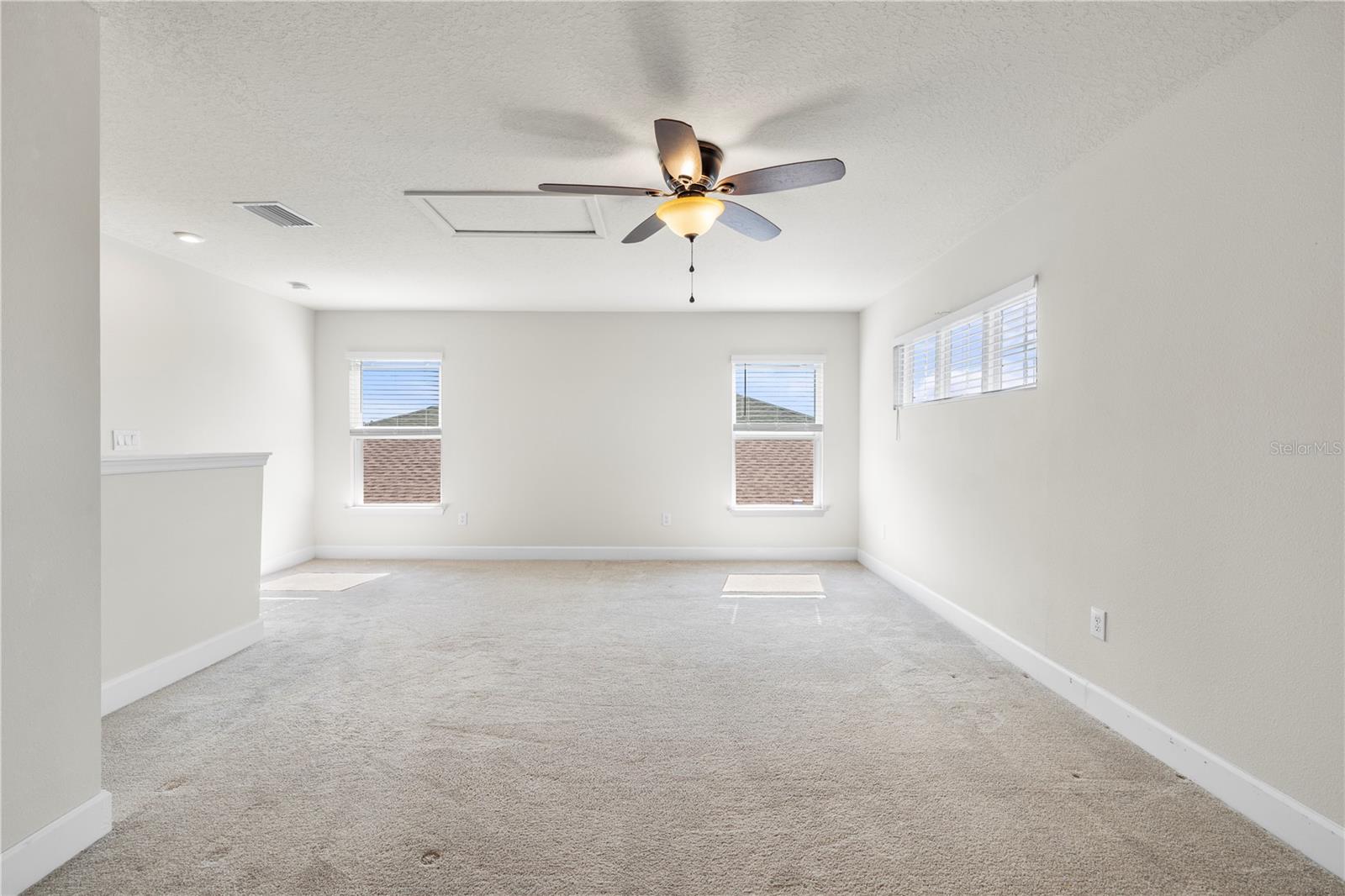 Listing photo id 39 for 7915 Greenway Avenue