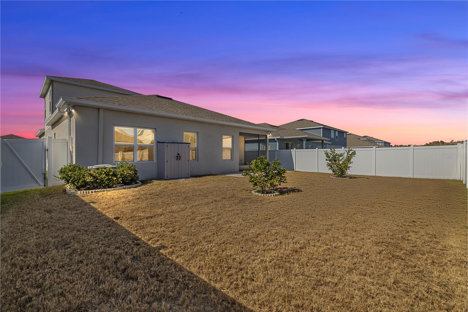 Listing photo id 44 for 7915 Greenway Avenue