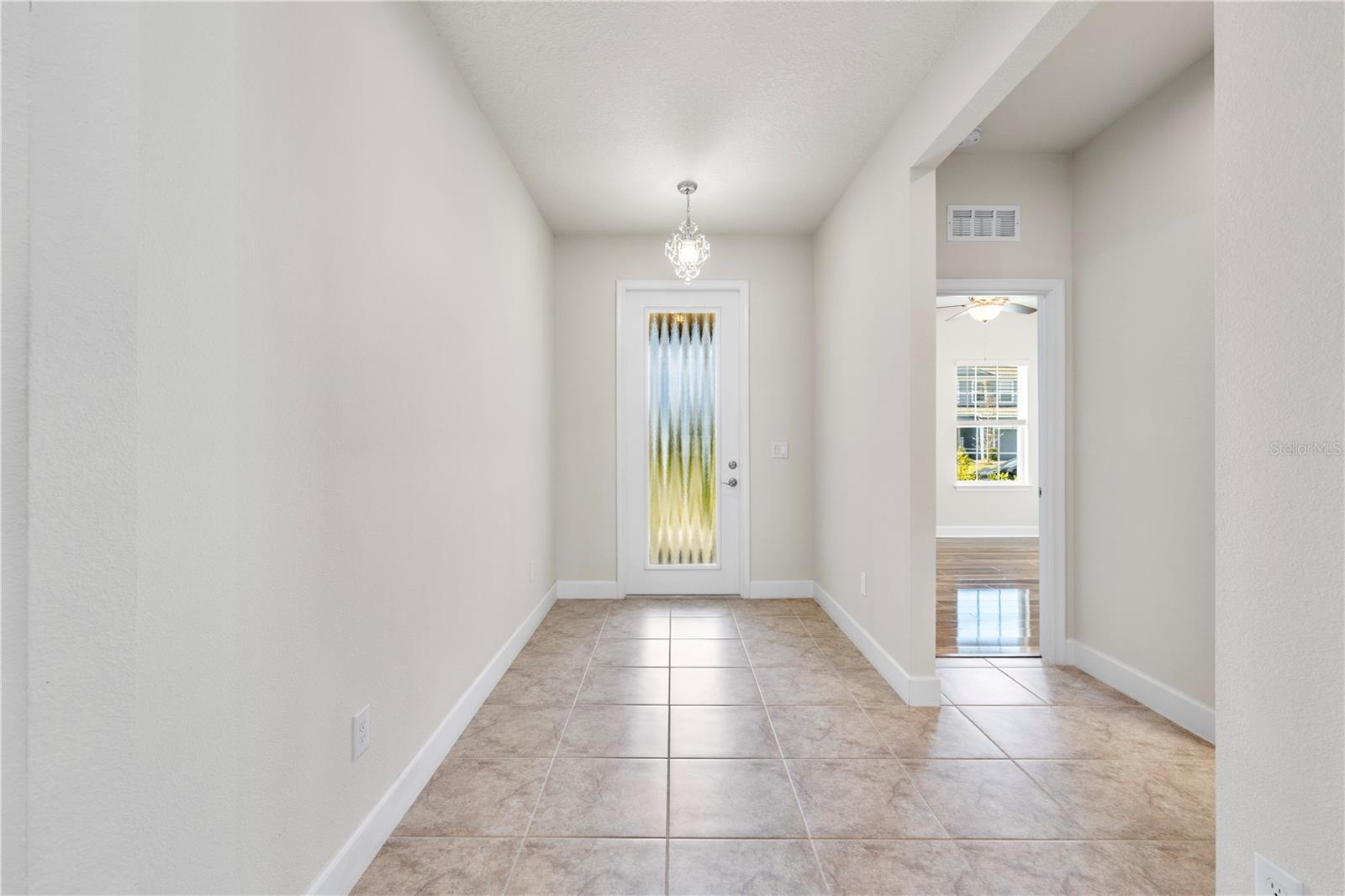 Listing photo id 7 for 7915 Greenway Avenue