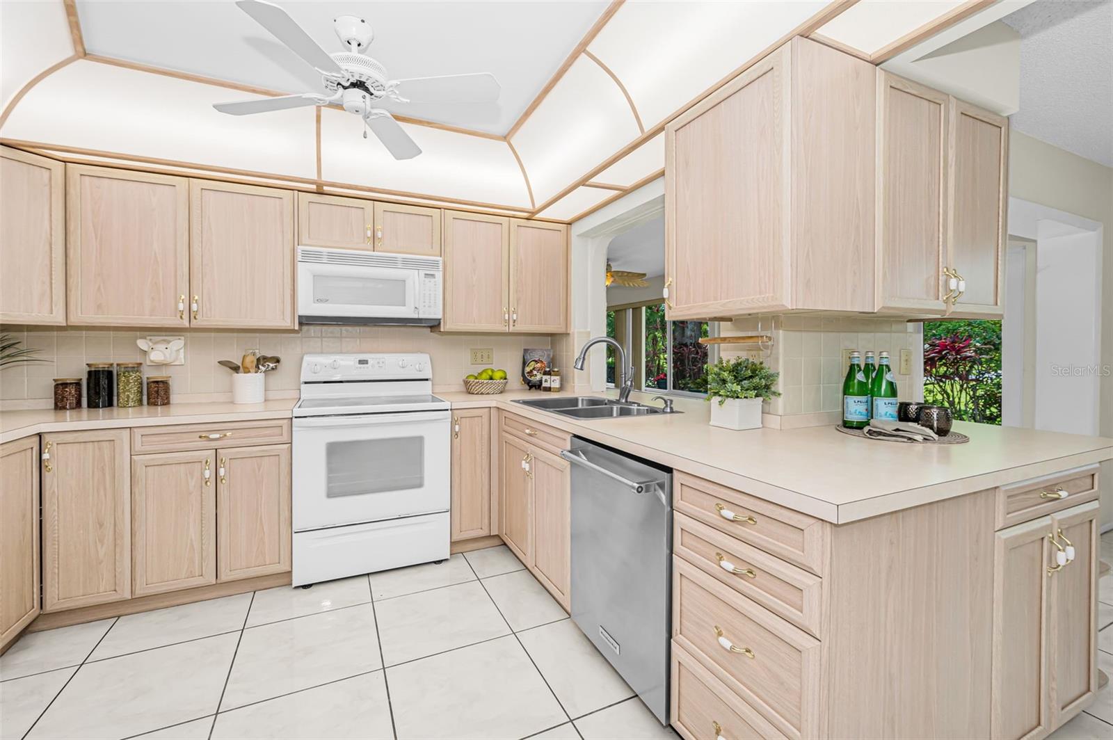 Image 17 of 72 For 1700 Macdonnell Drive