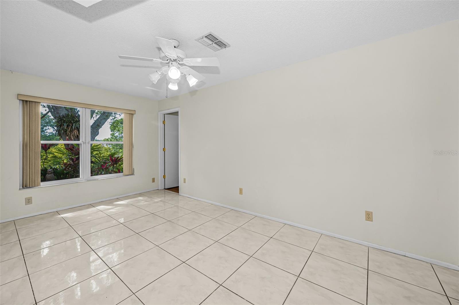 Image 21 of 72 For 1700 Macdonnell Drive