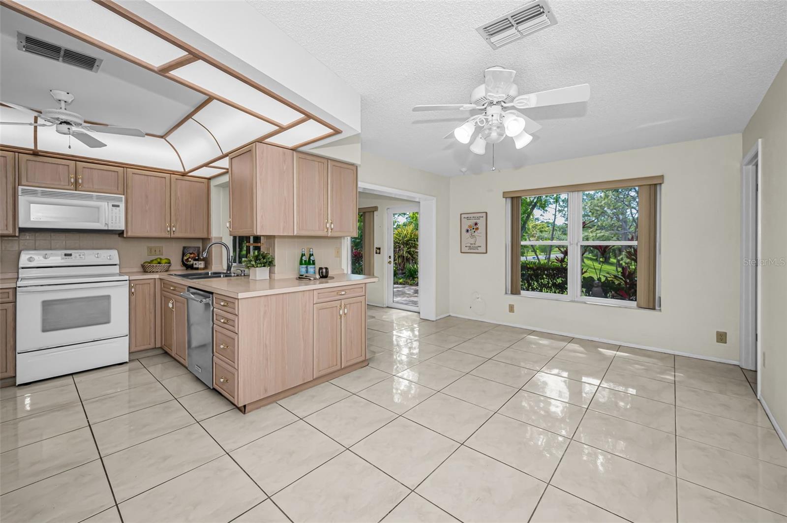 Image 23 of 72 For 1700 Macdonnell Drive