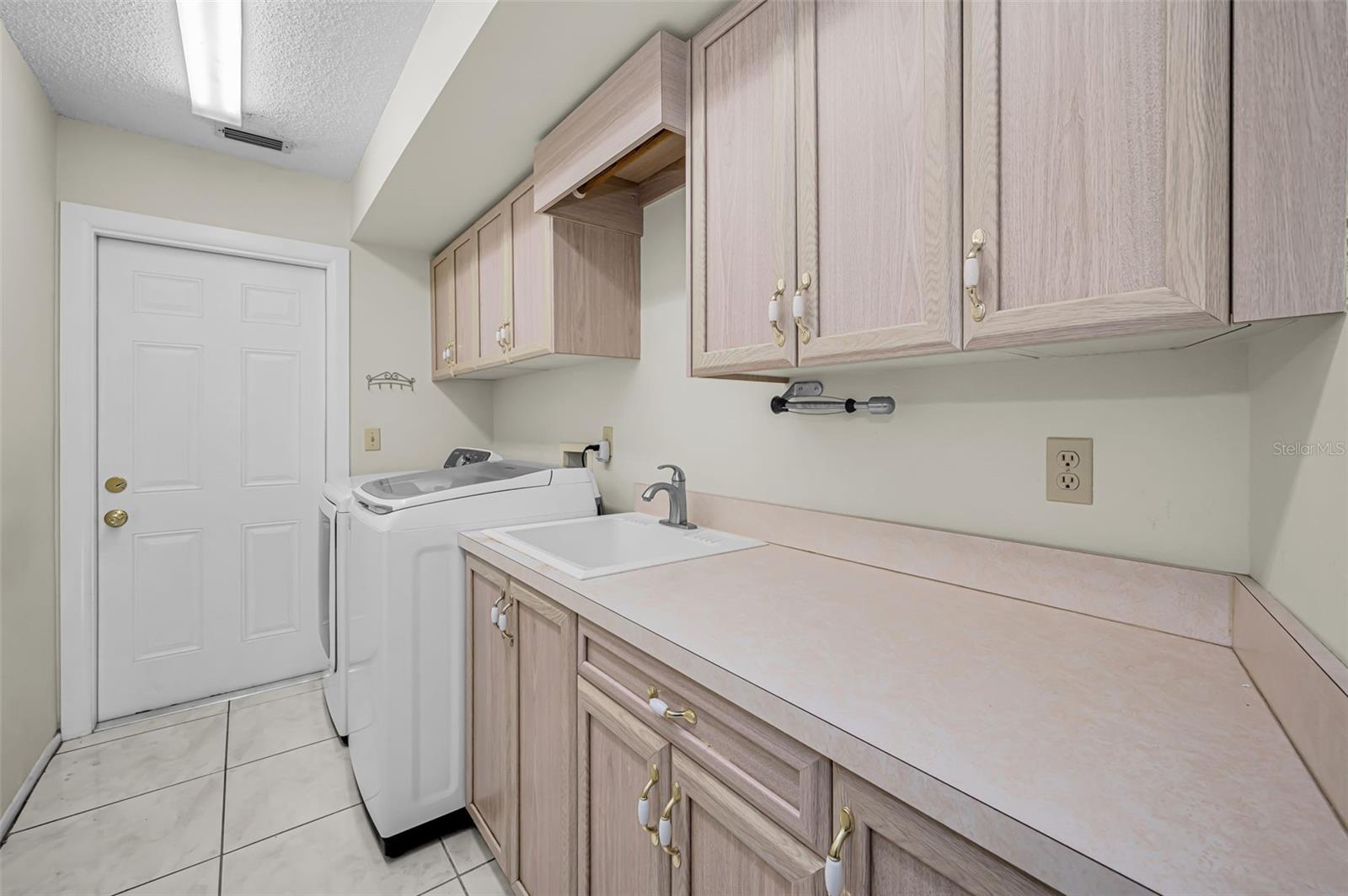 Image 46 of 72 For 1700 Macdonnell Drive