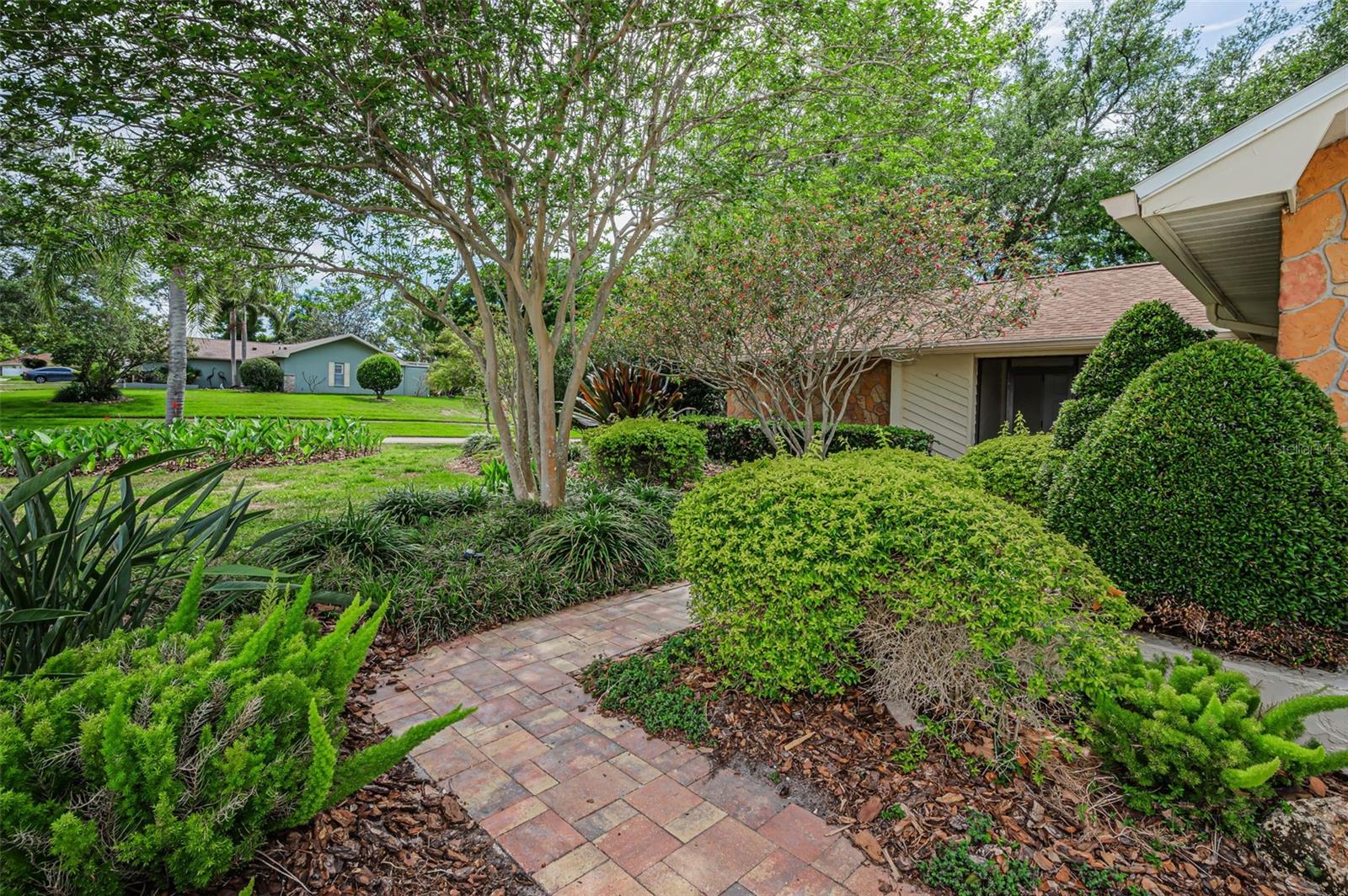 Image 5 of 72 For 1700 Macdonnell Drive