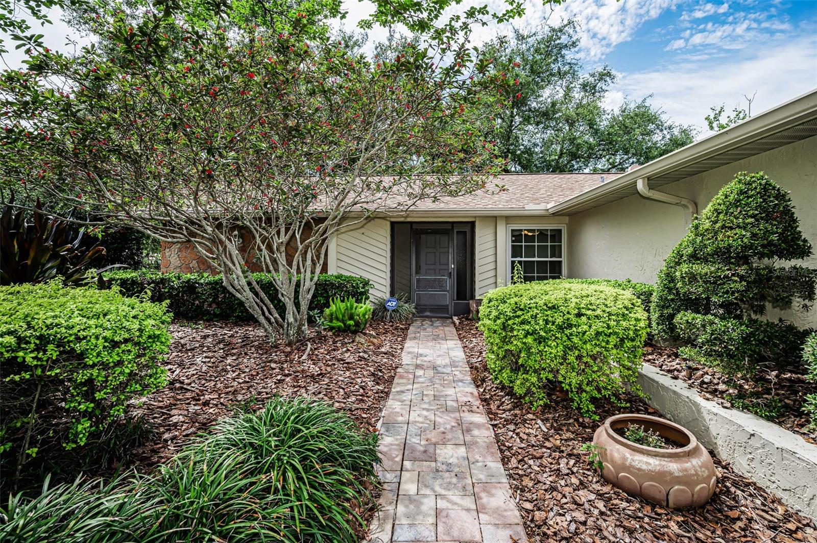 Image 6 of 72 For 1700 Macdonnell Drive