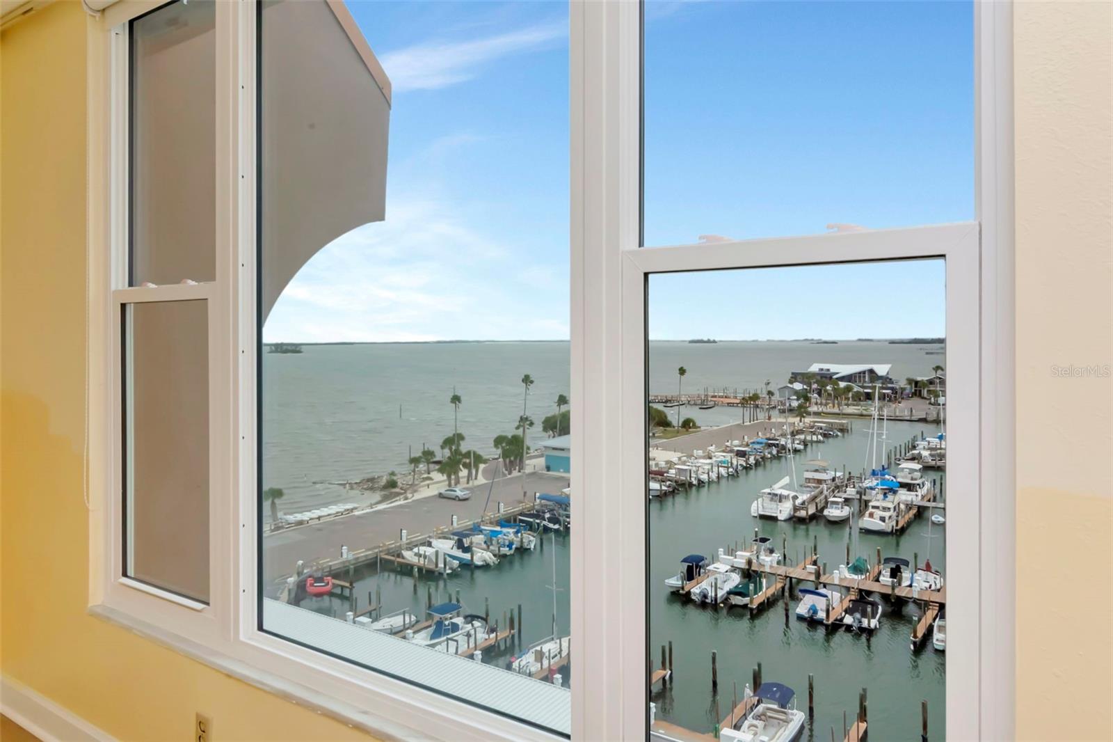 Image 10 of 40 For 634 Edgewater Drive 848