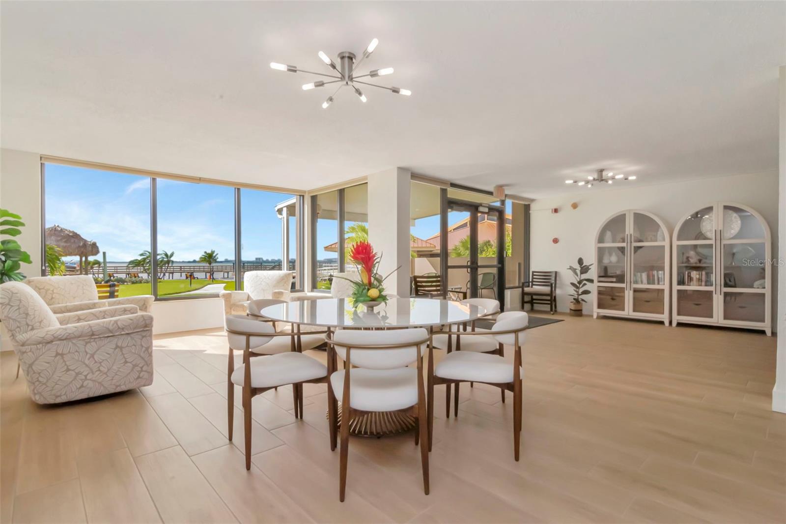 Image 13 of 40 For 634 Edgewater Drive 848