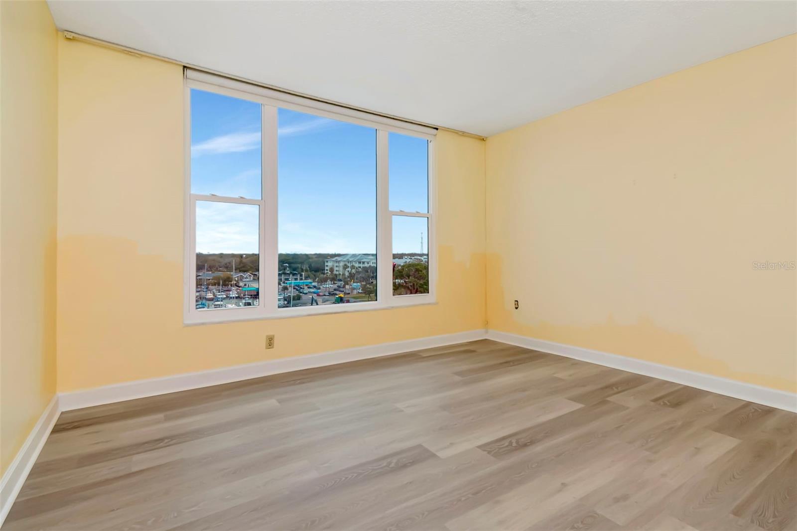 Image 9 of 40 For 634 Edgewater Drive 848