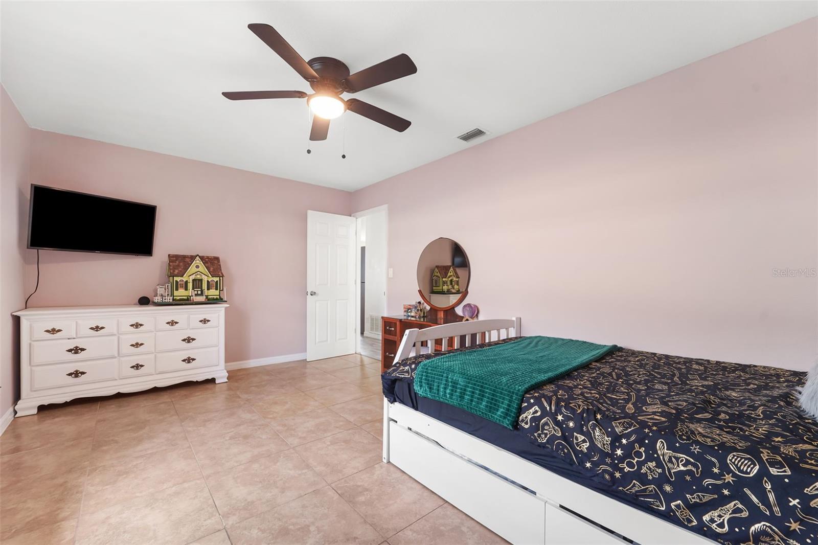 Image 18 of 38 For 7239 Carmel Avenue