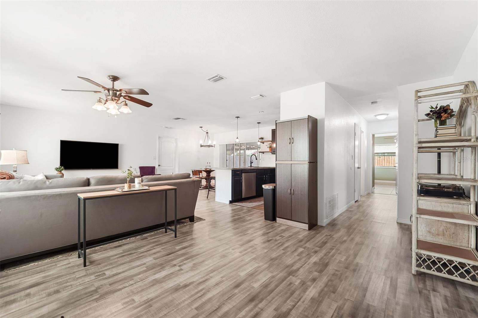 Image 5 of 38 For 7239 Carmel Avenue