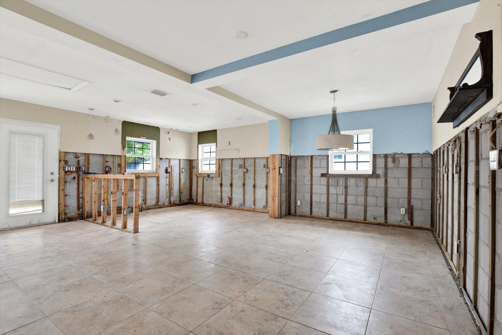 Image 4 of 20 For 16218 1st Street E