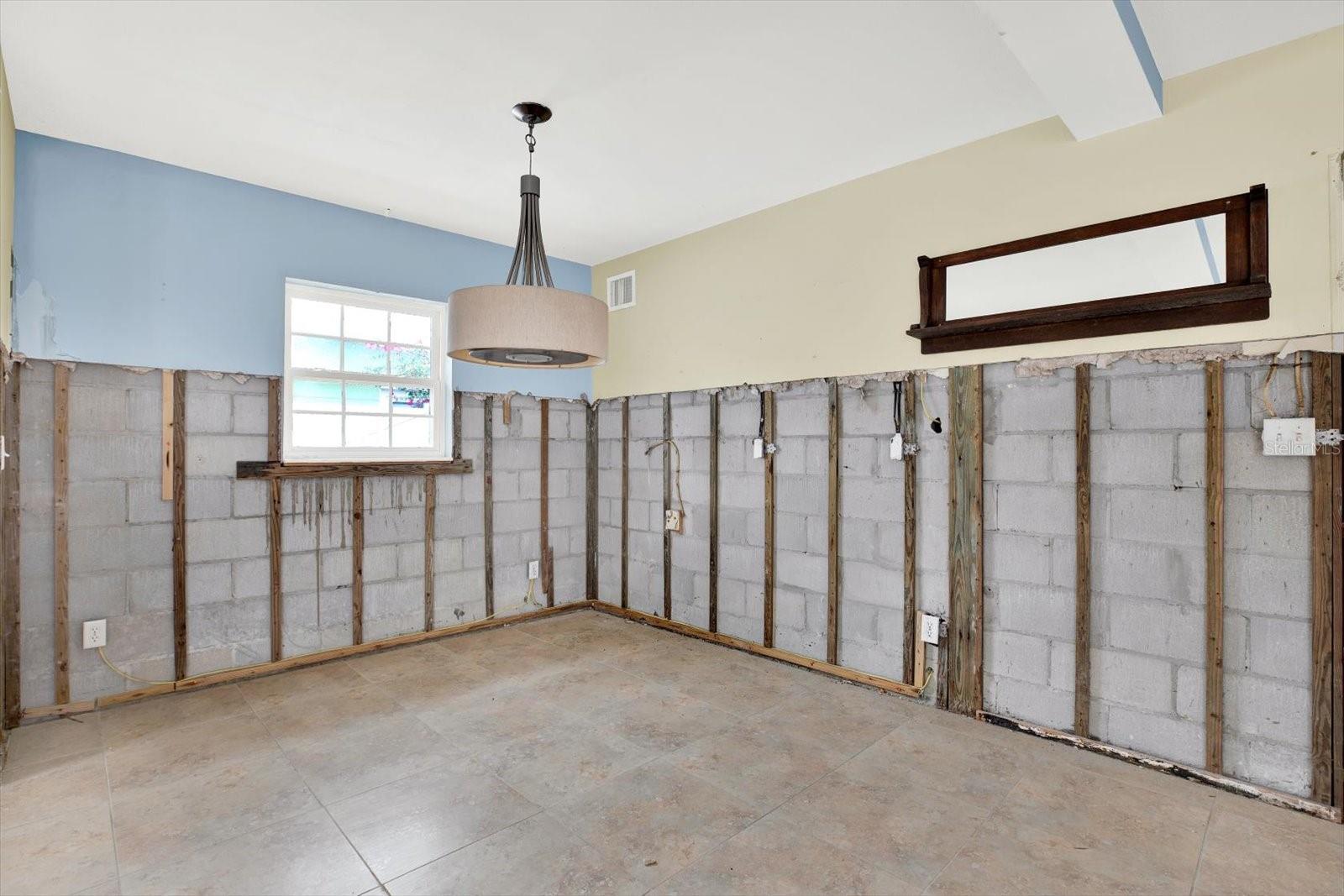 Image 5 of 20 For 16218 1st Street E