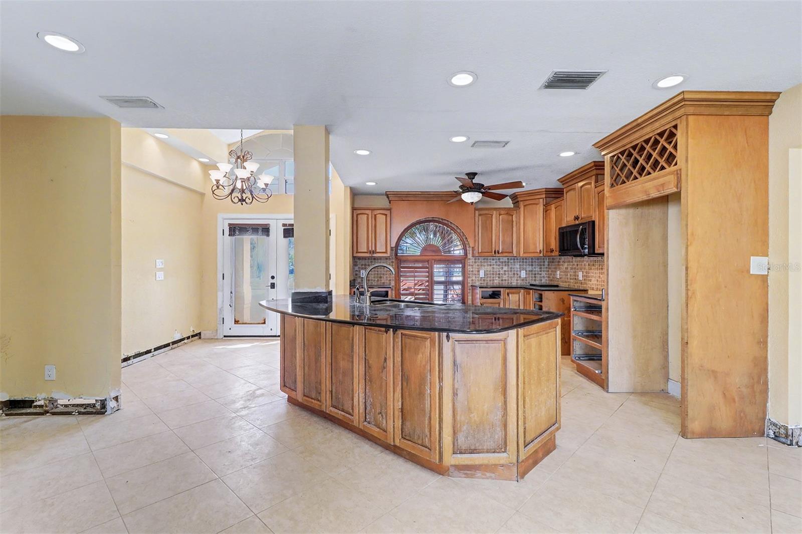 Image 10 of 33 For 15918 Redington Drive