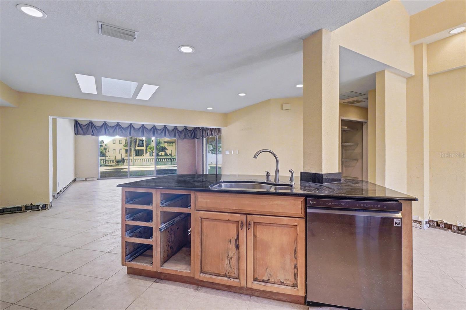 Image 11 of 33 For 15918 Redington Drive