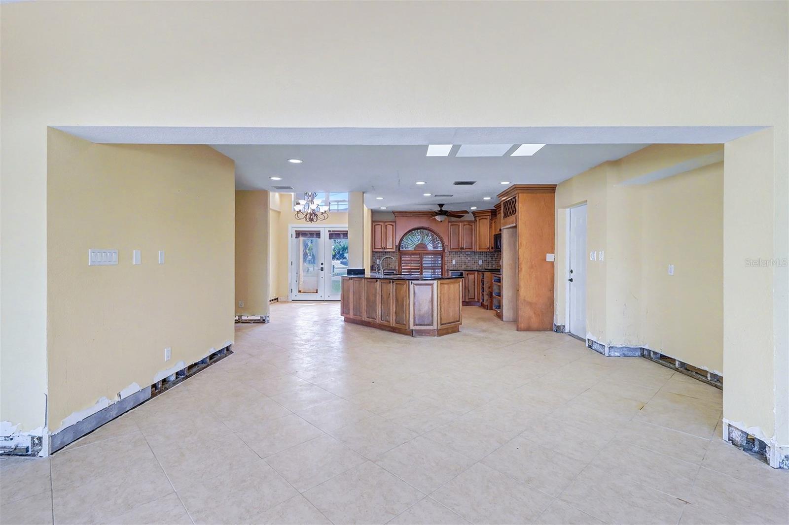 Image 12 of 33 For 15918 Redington Drive