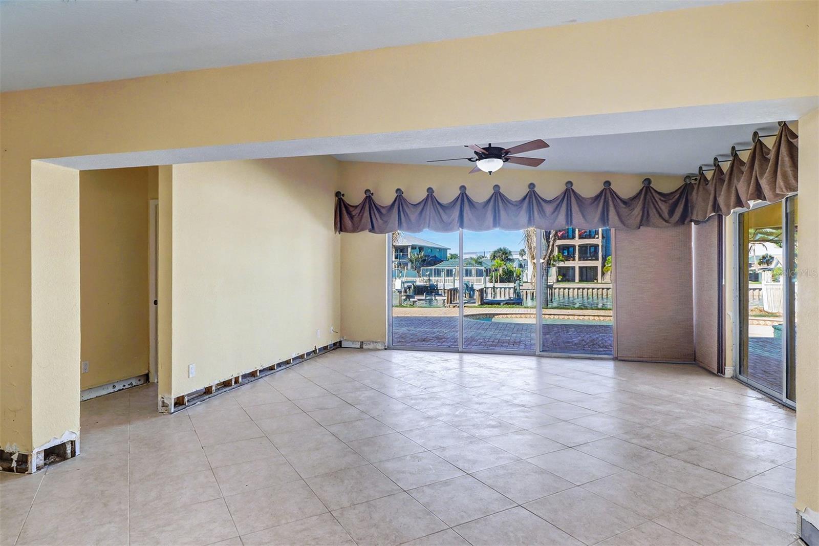 Image 13 of 33 For 15918 Redington Drive