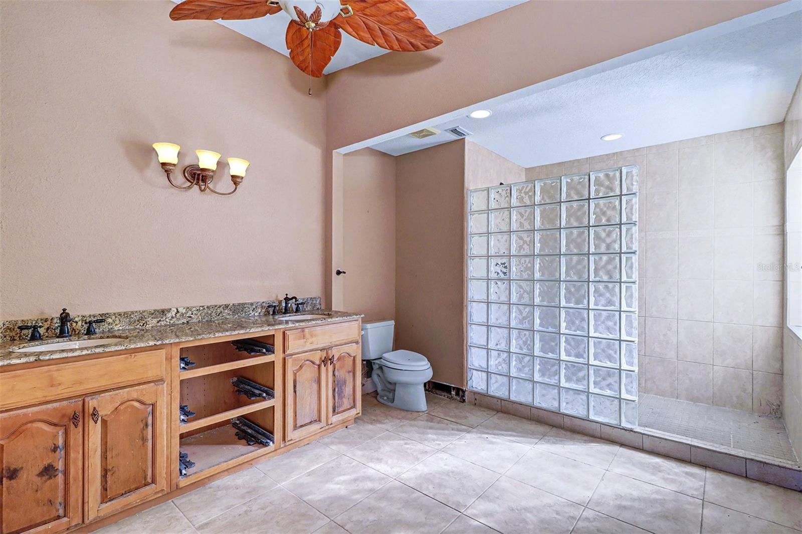 Image 16 of 33 For 15918 Redington Drive