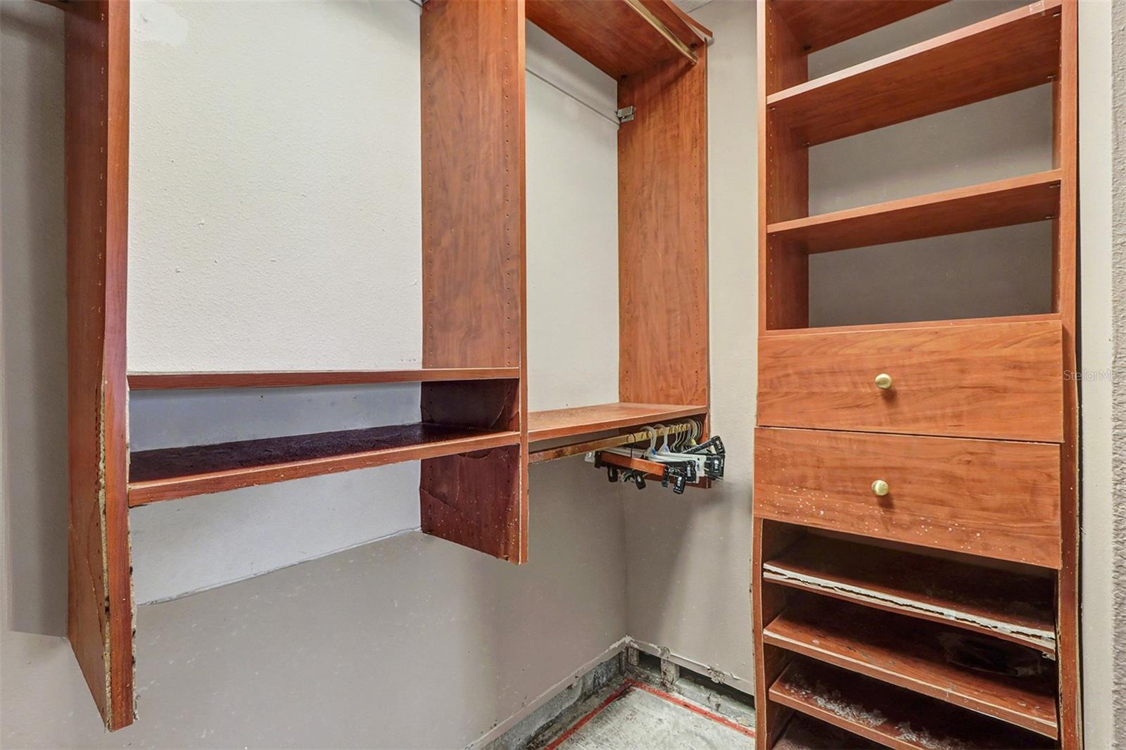 Image 17 of 33 For 15918 Redington Drive