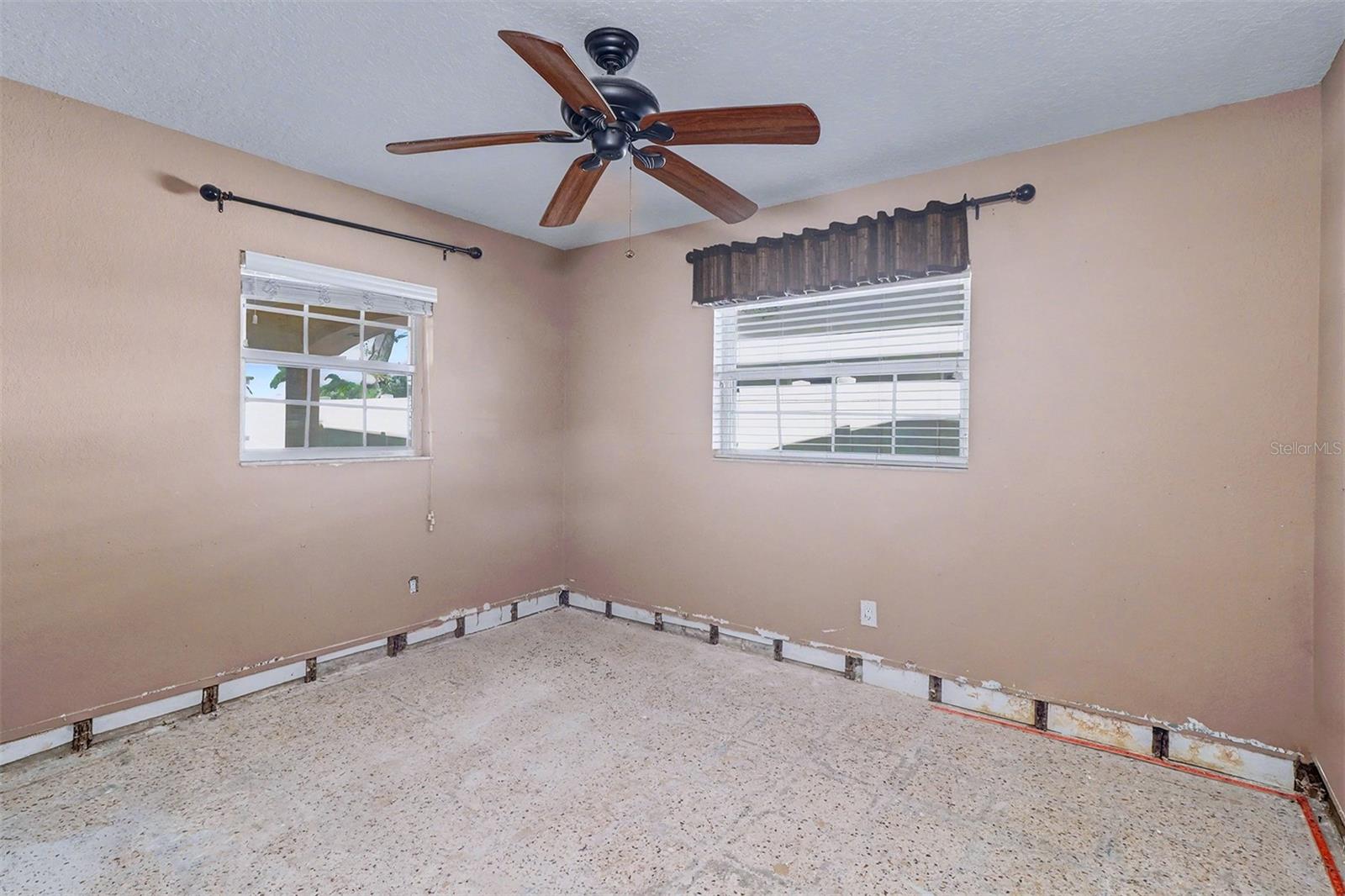 Image 18 of 33 For 15918 Redington Drive