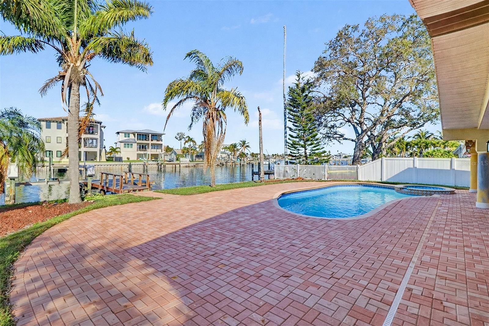 Image 24 of 33 For 15918 Redington Drive