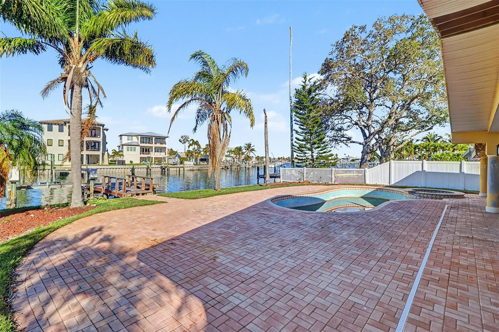 Image 25 of 33 For 15918 Redington Drive